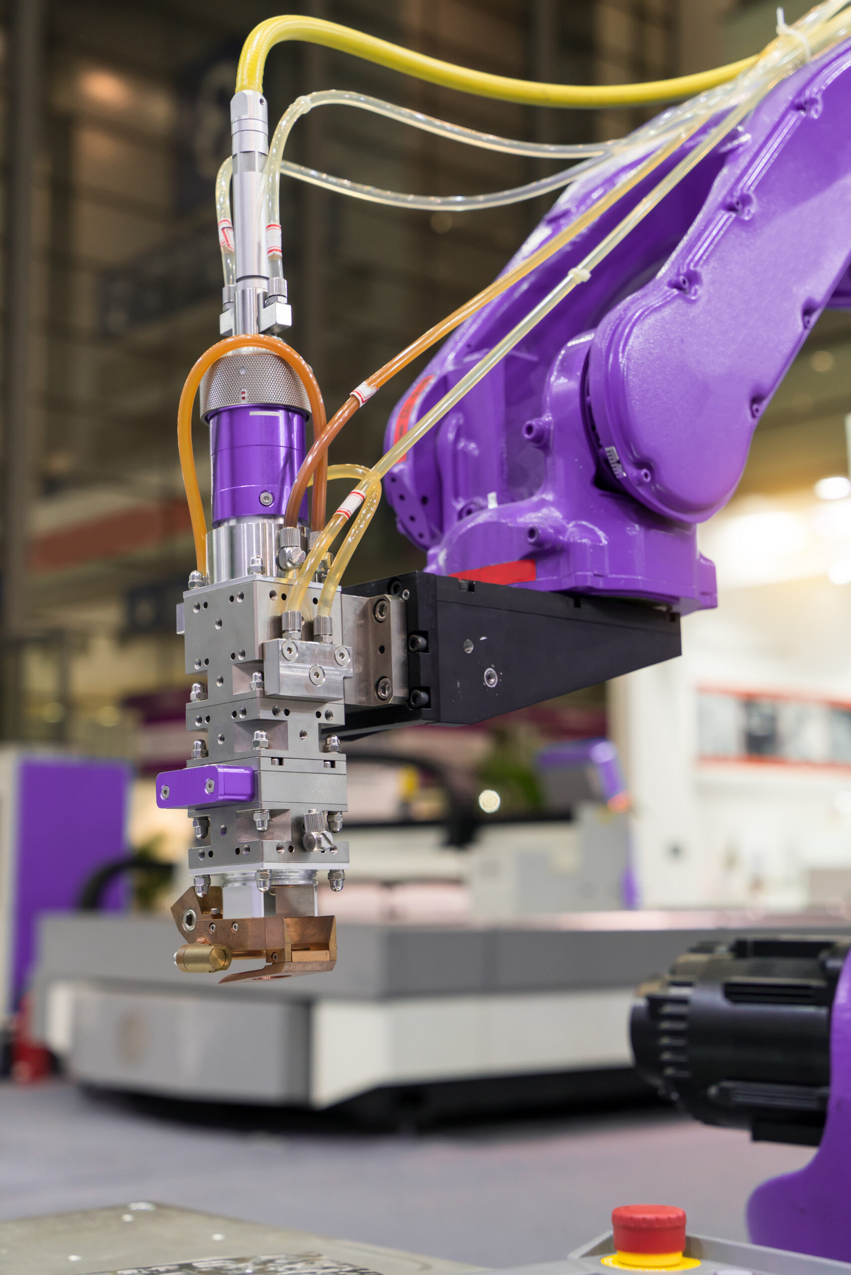 robotic-arm-in-advanced-manufacturing-process